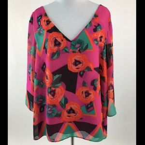 Bisou Bisou Floral Flowy Cropped V-neck Blouse